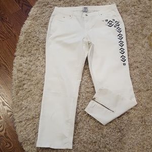 women's sz 16 Madison and main white ankle jean